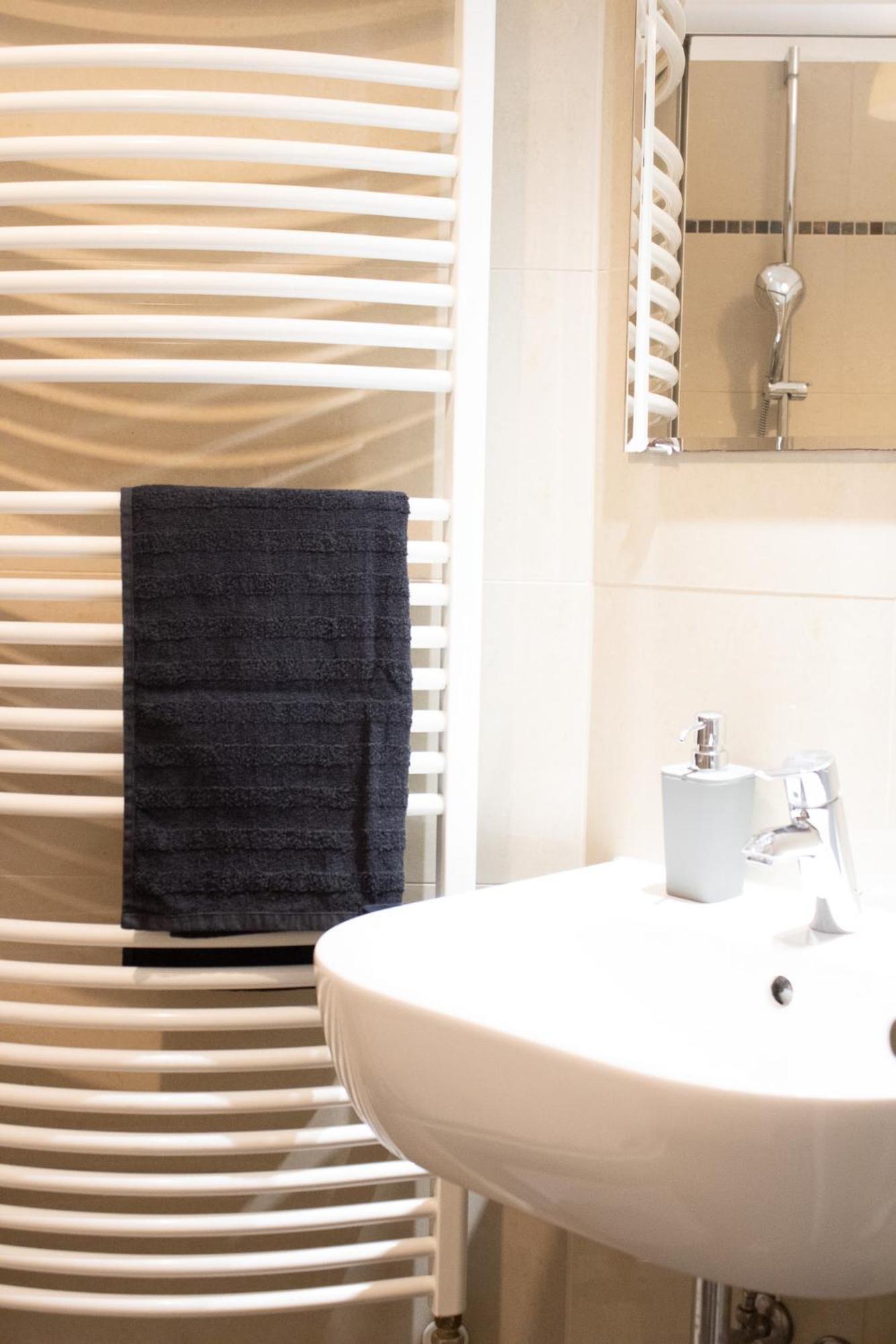Apartment Wiesbaden Mitte, Zentral Am Park, Congresscenter 5 Min, Bahnhof 10Min 外观 照片